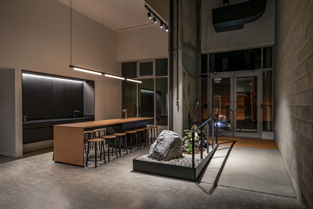 andlight pipeline linear pendant